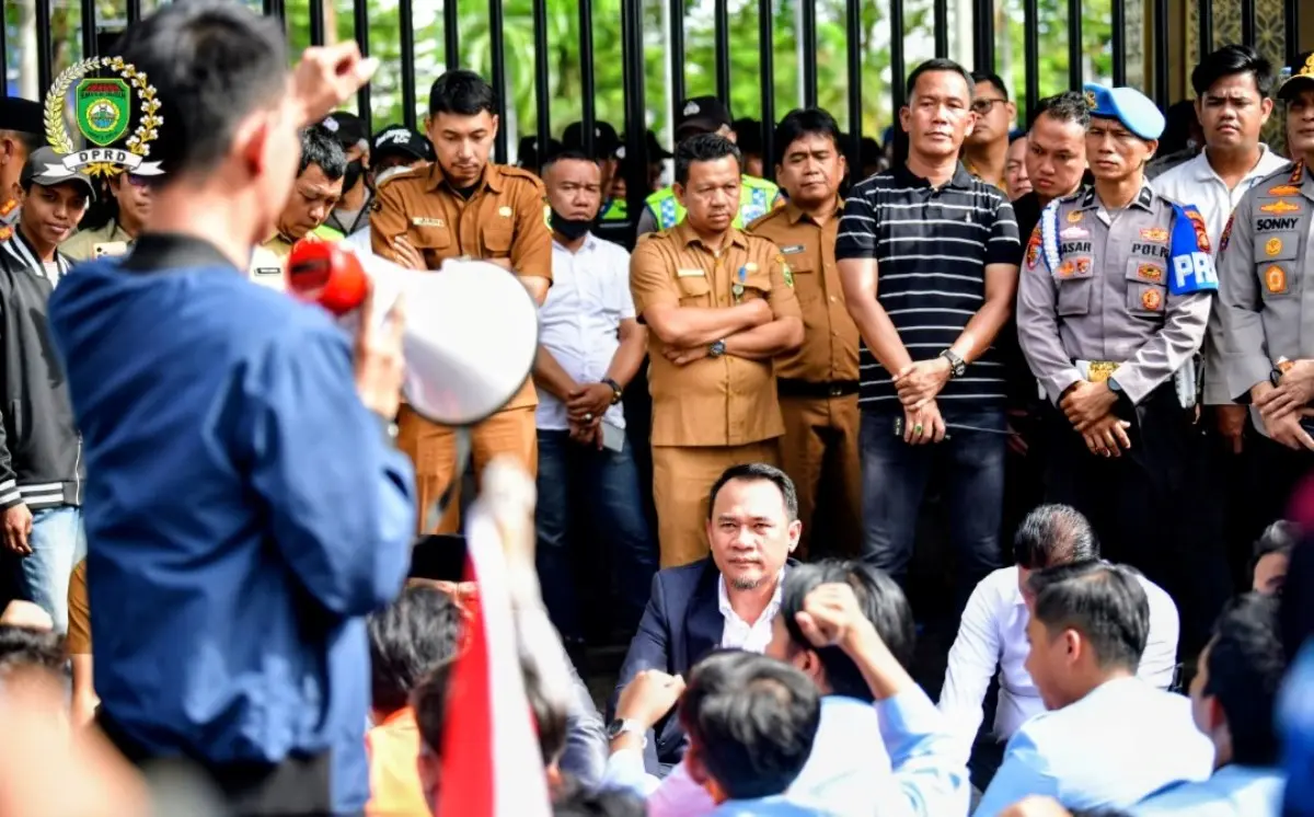 Ketua DPRD Provinsi Sumatra Selatan (Sumsel), Andie Dinialdie, berkomitmen memfasilitasi perwakilan mahasiswa di Kota Palembang untuk berangkat ke Jakarta, guna menyampaikan aspirasi secara langsung kepada pemerintah pusat. (BEKISARMEDIA.ID/HAIRUDIN)