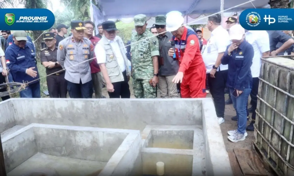 Implementasi Permen ESDM 14/2025, Herman Deru Tegaskan Illegal Drilling Muba Harus Stop! 1 Gubernur Sumsel, Herman Deru, saat meninjau lokasi sumur minyak rakyat di Desa Tanjung Dalam, Kabupaten Muba, bersama jajaran Forkopimda Sumsel dan Bupati Kabupaten (Toha Tohet), hari Rabu, tanggal 13 Mei 2026. (BEKISARMEDIA.ID/HAIRUDIN)