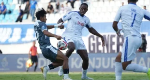 Manajemen Arema FC membuka peluang besar untuk mempertahankan pelatih kepala asal Brasil, Marcos Santos. (foto : Ileague.id)