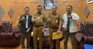 Ketua Pengda JMSI Sumsel Terpilih, Dr. H. Firdaus Komar, didampingi Sekretaris Umum Edi Triono, S.T., saat audiensi dengan Kaban Kesbangpol Sumsel, Selasa, 9 Juni 2026. (BEKISARMEDIA.ID/ANGGA)