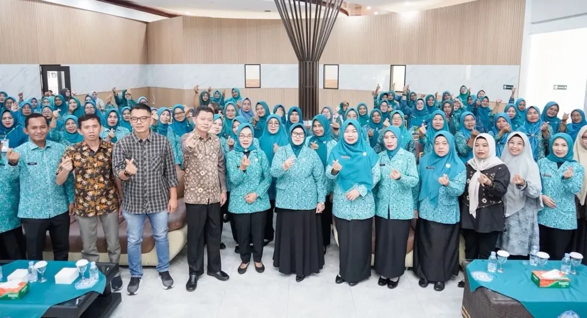 Ketua TP PKK Kabupaten Muba, Hj. Patimah Toha, memberikan arahan dalam acara penutupan Pelatihan Pemasaran Produk UP2K Menuju Era Digital di Mall Pelayanan Publik Muba, Jum'at, 12 Juni 2026. (BEKISARMEDIA.ID/HAIRUDIN)