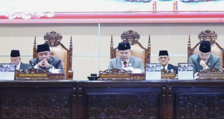 Dewan Perwakilan Rakyat Daerah (DPRD) Provinsi Sumatra Selatan (Sumsel) menggelar Rapat Paripurna ke-XXXVII (37) dengan agenda penyampaian penjelasan Gubernur terhadap Rancangan Peraturan Daerah (Raperda) Pertanggungjawaban Pelaksanaan APBD Provinsi Sumsel Tahun Anggaran 2025. Agenda penting ini berlangsung di Ruang Rapat Paripurna DPRD Sumsel, Palembang, Senin, 22 Juni 2026. (BEKISARMEDIA.ID/HAIRUDIN)