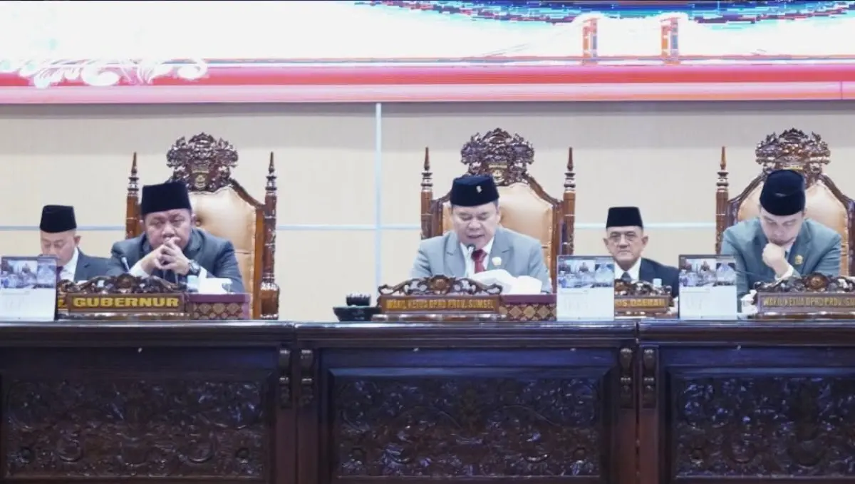 Dewan Perwakilan Rakyat Daerah (DPRD) Provinsi Sumatra Selatan (Sumsel) menggelar Rapat Paripurna ke-XXXVII (37) dengan agenda penyampaian penjelasan Gubernur terhadap Rancangan Peraturan Daerah (Raperda) Pertanggungjawaban Pelaksanaan APBD Provinsi Sumsel Tahun Anggaran 2025. Agenda penting ini berlangsung di Ruang Rapat Paripurna DPRD Sumsel, Palembang, Senin, 22 Juni 2026. (BEKISARMEDIA.ID/HAIRUDIN)
