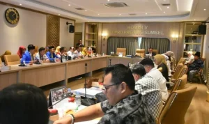 Komisi V Dewan Perwakilan Rakyat Daerah (DPRD) Provinsi Sumatra Selatan (Sumsel) menggelar Rapat Dengar Pendapat (RDP) guna membahas optimalisasi pelayanan donor darah di RSUP Dr. Mohammad Hoesin Palembang. (BEKISARMEDIA.ID/HAIRUDIN)