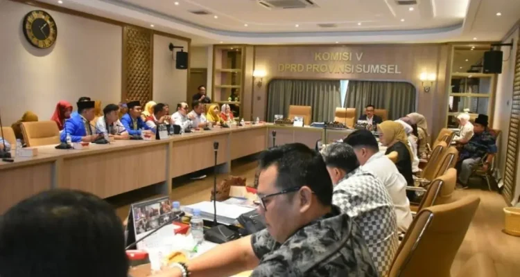 Komisi V Dewan Perwakilan Rakyat Daerah (DPRD) Provinsi Sumatra Selatan (Sumsel) menggelar Rapat Dengar Pendapat (RDP) guna membahas optimalisasi pelayanan donor darah di RSUP Dr. Mohammad Hoesin Palembang. (BEKISARMEDIA.ID/HAIRUDIN)