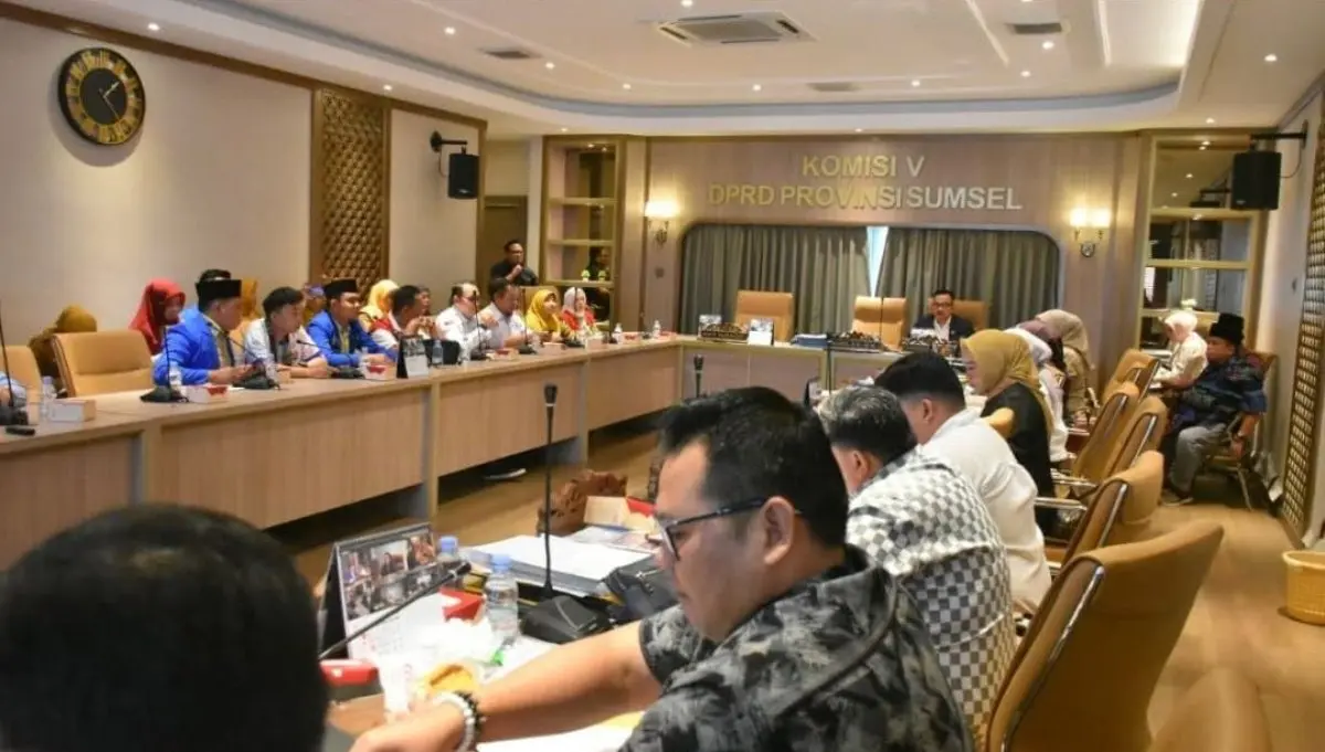 Komisi V Dewan Perwakilan Rakyat Daerah (DPRD) Provinsi Sumatra Selatan (Sumsel) menggelar Rapat Dengar Pendapat (RDP) guna membahas optimalisasi pelayanan donor darah di RSUP Dr. Mohammad Hoesin Palembang. (BEKISARMEDIA.ID/HAIRUDIN)