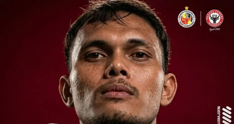Bek sayap berpengalaman, Rezaldi Hehanussa, resmi membuka lembaran baru dalam karier profesionalnya setelah sepakat untuk merapat ke Pulau Sumatra, guna membela panji Semen Padang FC. (BEKISARMEDIA.ID/TRI)