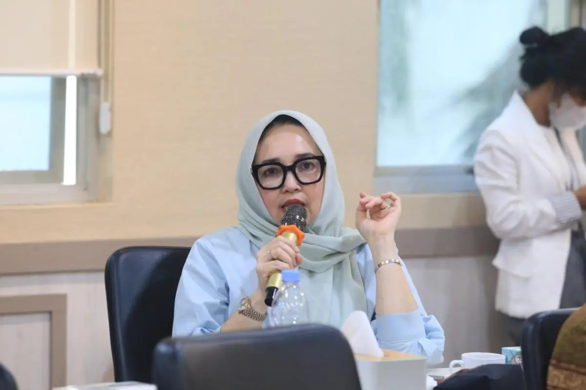 Hj. Eva Susanti, menyoroti secara tajam persoalan kelangkaan Bahan Bakar Minyak (BBM) jenis solar bersubsidi di wilayah Sumsel, dalam Rapat Dengar Pendapat (RDP) bersama PT Pertamina. (BEKISARMEDIA.ID/ANGGA)