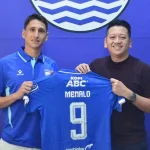 Winger anyar Persib Bandung asal Bosnia Herzegovina, Luka Menalo, resmi akan mengenakan nomor punggung 9 pada kompetisi Super League musim 2026/2027. (BEKISARMEDIA.ID/TRI)