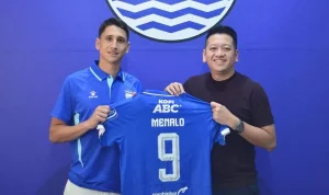 Winger anyar Persib Bandung asal Bosnia Herzegovina, Luka Menalo, resmi akan mengenakan nomor punggung 9 pada kompetisi Super League musim 2026/2027. (BEKISARMEDIA.ID/TRI)