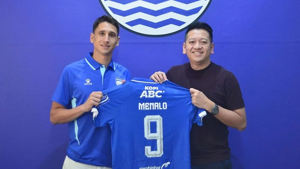 Winger anyar Persib Bandung asal Bosnia Herzegovina, Luka Menalo, resmi akan mengenakan nomor punggung 9 pada kompetisi Super League musim 2026/2027. (BEKISARMEDIA.ID/TRI)