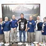 Ketua Dewan Perwakilan Rakyat Daerah (DPRD) Provinsi Sumatra Selatan (Sumsel), Andie Dinialdie, menerima kedatangan petugas pendata di Rumah Dinas Ketua DPRD Sumsel, pada hari Senin, tanggal 20 Juli 2026. (BEKISARMEDIA.ID/HAIRUDIN)
