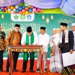 Bupati Kabupaten Muba, Toha Tohet, saat menghadiri agenda Haflah Tahfizh V dan Haflah Takhrij I Pondok Pesantren (Ponpes) Al-Mubarokah di Desa Babat Banyuasin, Kecamatan Babat Supat, pada hari Kamis, tanggal 21 Mei 2026. (BEKISARMEDIA.ID/HAIRUDIN)