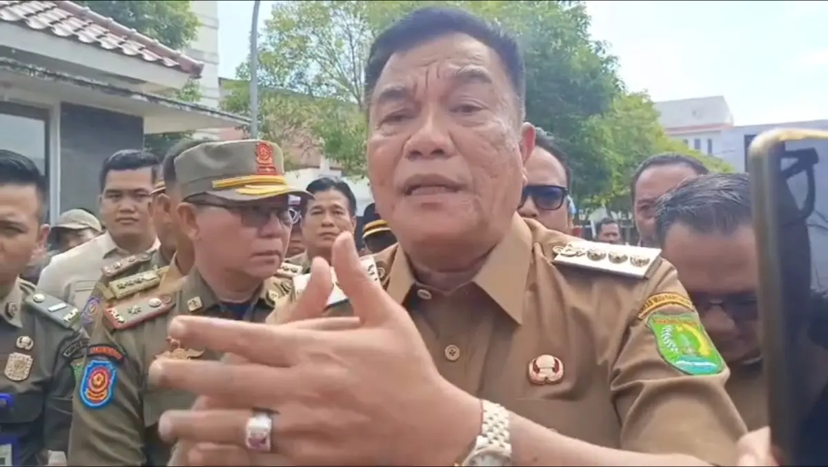 Bupati Kabupaten Muba, Toha Tohet, menegaskan komitmennya untuk tetap memperjuangkan legalisasi tata kelola refinery atau penyulingan minyak masyarakat melalui jalur hukum yang resmi dan konstitusional. (BEKISARMEDIA.ID/HAIRUDIN)