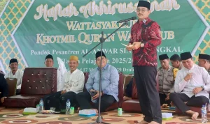 Pelaksanaan Haflah Akhirussanah Angkatan ke-XX Pondok Pesantren (Ponpes) Nurul Islam Kecamatan Bayung Lencir berlangsung khidmat, pada hari Minggu, tanggal 17 Mei 2026. (BEKISARMEDIA.ID/HAIRUDIN) Pelaksanaan Haflah Akhirussanah Angkatan ke-XX Pondok Pesantren (Ponpes) Nurul Islam Kecamatan Bayung Lencir berlangsung khidmat, pada hari Minggu, tanggal 17 Mei 2026. (BEKISARMEDIA.ID/HAIRUDIN)