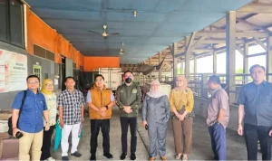 Komisi II Dewan Perwakilan Rakyat Daerah (DPRD) Provinsi Sumatra Selatan (Sumsel) melaksanakan kunjungan kerja (Kunker) ke Rumah Pemotongan Hewan (RPH) milik PT Bina Hilir Utama Niaga di Kabupaten Ogan Komering Ilir (OKI), pada hari Jum'at, tanggal 17 Juli 2026. (BEKISARMEDIA.ID/HAIRUDIN)