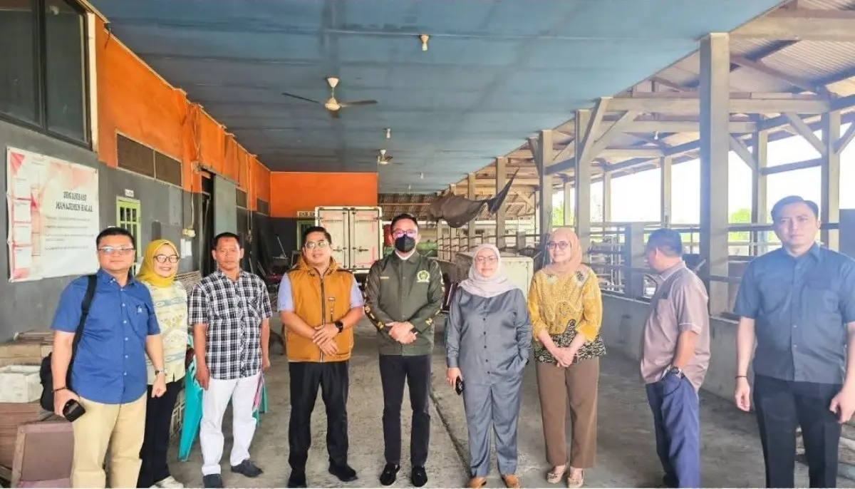 Komisi II Dewan Perwakilan Rakyat Daerah (DPRD) Provinsi Sumatra Selatan (Sumsel) melaksanakan kunjungan kerja (Kunker) ke Rumah Pemotongan Hewan (RPH) milik PT Bina Hilir Utama Niaga di Kabupaten Ogan Komering Ilir (OKI), pada hari Jum'at, tanggal 17 Juli 2026. (BEKISARMEDIA.ID/HAIRUDIN)