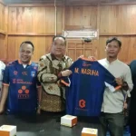Presiden Klub Sumsel United, Cik Ujang, secara resmi mengenalkan M. Nasuha sebagai pelatih kepala baru, untuk memimpin tim berjuluk Laskar Juaro itu. (BEKISARMEDIA.ID/TRI)