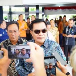 Bupati Kabupaten Muba, Toha Tohet, didampingi oleh Kepala Dinas Kominfo, Daud Amri, saat memberikan penjelasan kepada wartawan. (BEKISARMEDIA.ID/ANGGA)