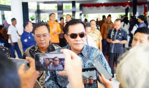 Bupati Kabupaten Muba, Toha Tohet, didampingi oleh Kepala Dinas Kominfo, Daud Amri, saat memberikan penjelasan kepada wartawan. (BEKISARMEDIA.ID/ANGGA)