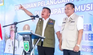Sejarah baru dicatat dalam pemenuhan hak energi masyarakat Bumi Serasan Sekate. Proses peralihan pelanggan PT Muba Electric Power (MEP) ke PT PLN (Persero) di Kabupaten Musi Banyuasin (Muba), akhirnya tuntas 100 persen. (BEKISARMEDIA.ID/HAIRUDIN) Sejarah baru dicatat dalam pemenuhan hak energi masyarakat Bumi Serasan Sekate. Proses peralihan pelanggan PT Muba Electric Power (MEP) ke PT PLN (Persero) di Kabupaten Musi Banyuasin (Muba), akhirnya tuntas 100 persen. (BEKISARMEDIA.ID/HAIRUDIN)