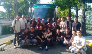 Sebanyak 20 pemuda yang tergabung dalam program Generasi Unggul Muba, resmi kembali ke Kabupaten Musi Banyuasin, setelah menuntaskan pelatihan intensif, serta berhasil mengantongi sertifikasi kompetensi nasional dari Pusat Pengembangan Sumber Daya Manusia Minyak dan Gas Bumi (PPSDM Migas) Cepu, Blora, Jawa Tengah. (BEKISARMEDIA.ID/HAIRUDIN) Sebanyak 20 pemuda yang tergabung dalam program Generasi Unggul Muba, resmi kembali ke Kabupaten Musi Banyuasin, setelah menuntaskan pelatihan intensif, serta berhasil mengantongi sertifikasi kompetensi nasional dari Pusat Pengembangan Sumber Daya Manusia Minyak dan Gas Bumi (PPSDM Migas) Cepu, Blora, Jawa Tengah. (BEKISARMEDIA.ID/HAIRUDIN)