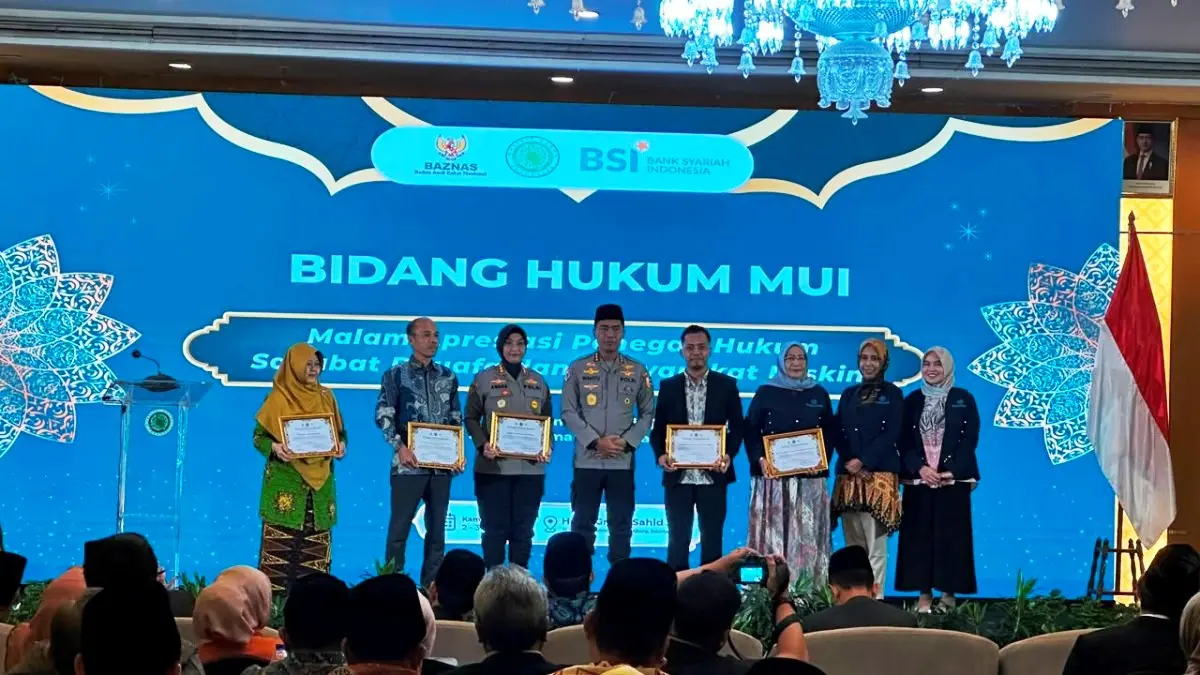 Polda Sumsel dianugerahi penghargaan sebagai Peringkat III Kelembagaan Penegak Hukum Sahabat Dhuafa dan Masyarakat Miskin Tahun 2026, oleh Majelis Ulama Indonesia. (BEKISARMEDIA.ID/WAHYUDI)