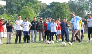 Wali Kota Palembang, Ratu Dewa, secara resmi membuka Fun Game Mini Soccer Piala Ketua IJTI Sumsel Tahun 2026 di Stadion Kamboja, Palembang, pada hari Sabtu, tanggal 4 Juli 2026. (BEKISARMEDIA.ID/ANGGA) Wali Kota Palembang, Ratu Dewa, secara resmi membuka Fun Game Mini Soccer Piala Ketua IJTI Sumsel Tahun 2026 di Stadion Kamboja, Palembang, pada hari Sabtu, tanggal 4 Juli 2026. (BEKISARMEDIA.ID/ANGGA)