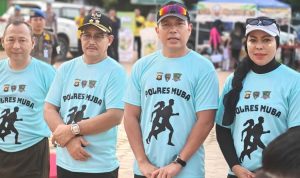 Wakil Bupati (Wabup) Kabupaten Musi Banyuasin (Muba), Abdur Rohman Husen, bersama Wakil Kepala Kepolisian Daerah (Wakapolda) Sumatra Selatan (Sumsel), Brigjen Pol Rony Samtana, S.I.K., M.T.C.P., resmi melepas ratusan peserta Bhayangkara Fun Run 2026. (BEKISARMEDIA.ID/HAIRUDIN)