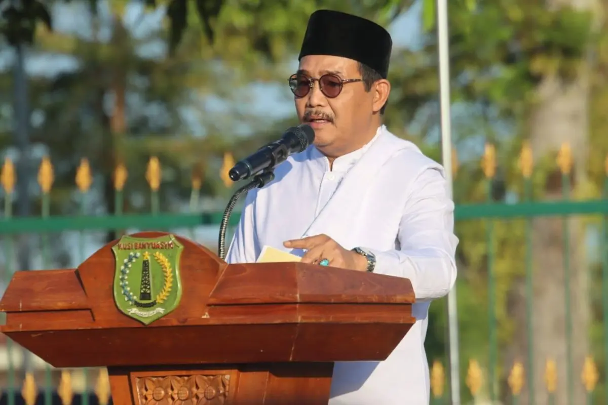 Pemerintah Kabupaten (Pemkab) Musi Banyuasin (Muba) memfasilitasi pelaksanaan ibadah salat Hari Raya Idul Adha 10 Dzulhijjah 1447 Hijriah. Agenda tahunan keagamaan ini dipusatkan di halaman Pendopoan Griya Bumi Serasan Sekate, pada hari Rabu, tanggal 27 Mei 2026. (BEKISARMEDIA.ID/HAIRUDIN)