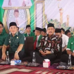 Ratusan masyarakat Kecamatan Bayung Lencir memadati halaman Masjid An-Nur RT 12 RW 01, Kelurahan Bayung Lencir, Kabupaten Musi Banyuasin. (BEKISARMEDIA.ID/HAIRUDIN)