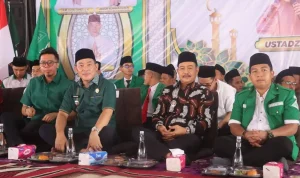 Ratusan masyarakat Kecamatan Bayung Lencir memadati halaman Masjid An-Nur RT 12 RW 01, Kelurahan Bayung Lencir, Kabupaten Musi Banyuasin. (BEKISARMEDIA.ID/HAIRUDIN) Ratusan masyarakat Kecamatan Bayung Lencir memadati halaman Masjid An-Nur RT 12 RW 01, Kelurahan Bayung Lencir, Kabupaten Musi Banyuasin. (BEKISARMEDIA.ID/HAIRUDIN)