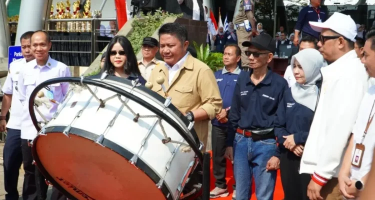 Gubernur Sumatra Selatan (Sumsel), Herman Deru, secara resmi membuka Lomba Marching Band Piala Kemerdekaan Gubernur Sumsel Tahun 2026 di Palembang, pada hari Rabu, tanggal 5 Agustus 2026. (BEKISARMEDIA.ID/ANGGA)