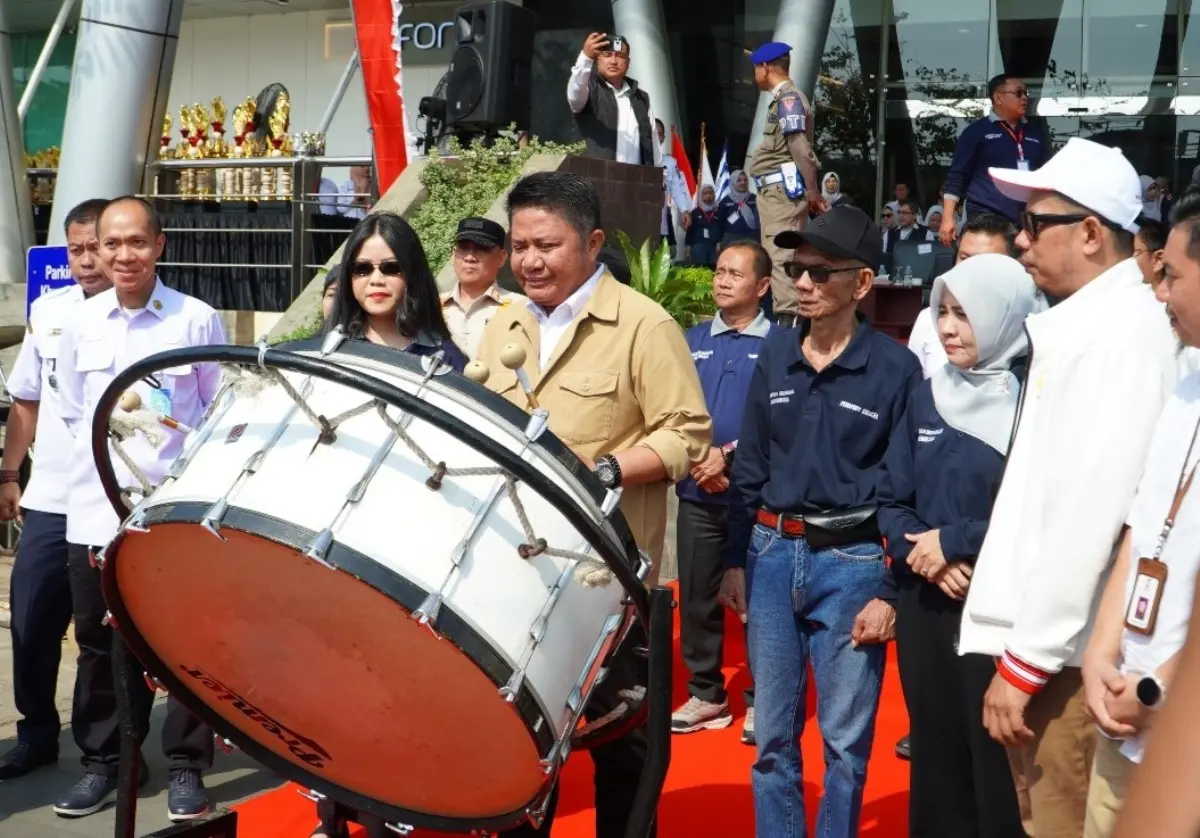 Gubernur Sumatra Selatan (Sumsel), Herman Deru, secara resmi membuka Lomba Marching Band Piala Kemerdekaan Gubernur Sumsel Tahun 2026 di Palembang, pada hari Rabu, tanggal 5 Agustus 2026. (BEKISARMEDIA.ID/ANGGA)