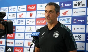 Pelatih Arema FC, Marcos Santos. (FOTO: BEKISARMEDIA.ID/ILEAGUE.ID)