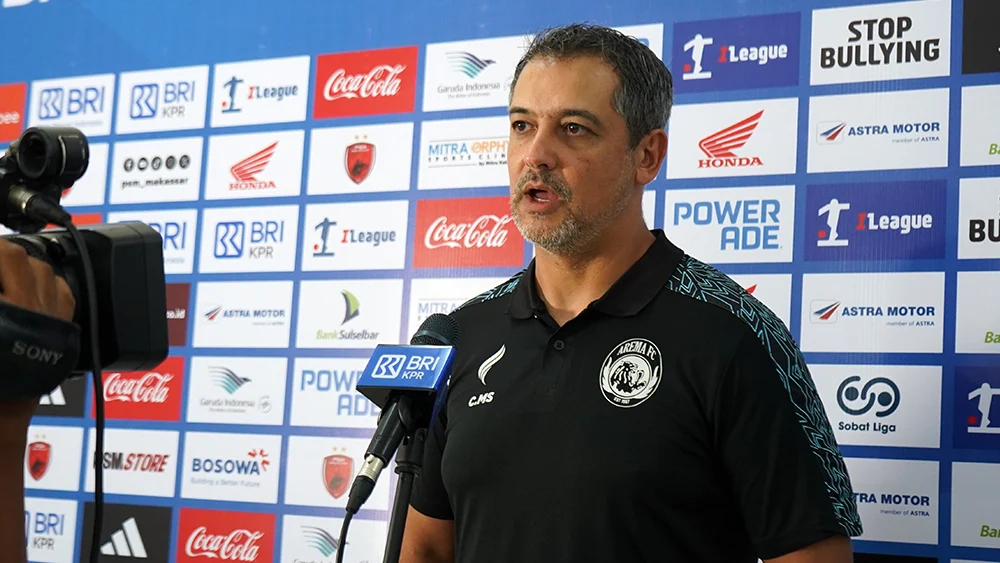 Pelatih Arema FC, Marcos Santos. (FOTO: BEKISARMEDIA.ID/ILEAGUE.ID)