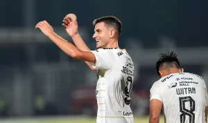 Gol Alexander Jeremejeff pada penghujung babak pertama, menjadi pembeda sekaligus memastikan tiga poin dibawa pulang ke Jakarta. (FOTO : BEKISARMEDIA.ID/ILEAGUE.ID)
