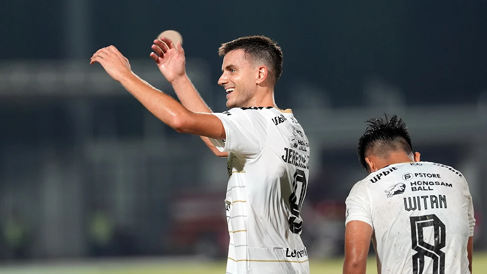 Gol Alexander Jeremejeff pada penghujung babak pertama, menjadi pembeda sekaligus memastikan tiga poin dibawa pulang ke Jakarta. (FOTO : BEKISARMEDIA.ID/ILEAGUE.ID)