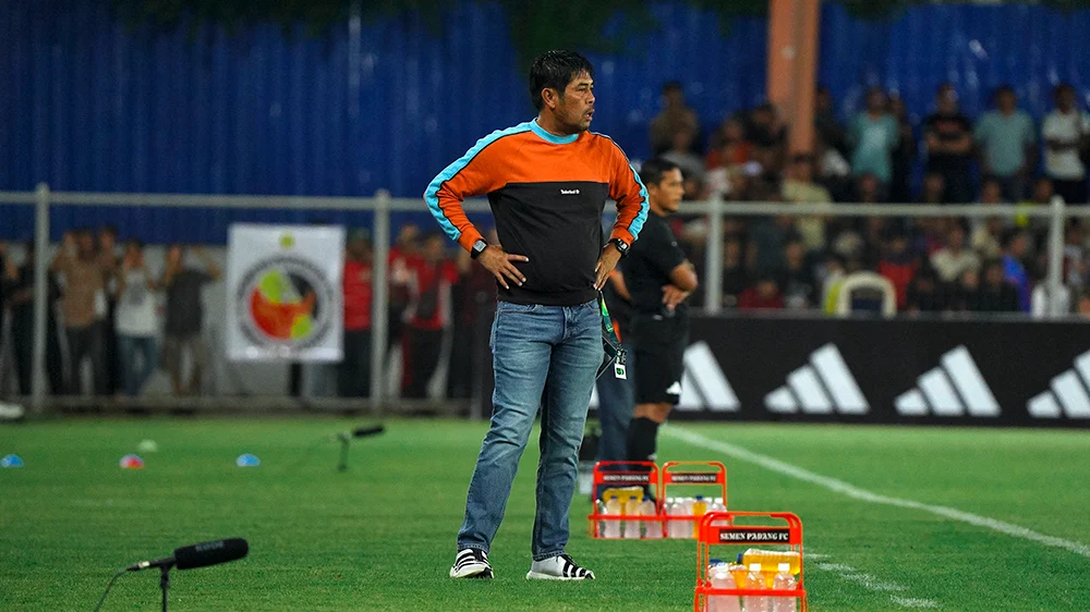 Pelatih Semen Padang FC, Nilmaizar. (FOTO: BEKISARMEDIA.ID/ILEAGUE.ID)