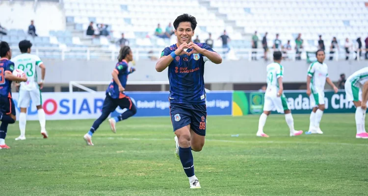 Pemain Sumsel United, Muhammad Fajar Firdaus, melakukan selebrasi setelah menciptakan gol ke gawang PSMS Medan di Pegadaian Championship Musim 2026/2027, Minggu, 13 September 2026, di Stadion Gelora Sriwijaya Jakabaring, Palembang. (BEKISARMEDIA.ID/TRI)
