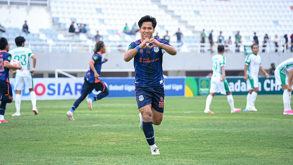 Pemain Sumsel United, Muhammad Fajar Firdaus, melakukan selebrasi setelah menciptakan gol ke gawang PSMS Medan di Pegadaian Championship Musim 2026/2027, Minggu, 13 September 2026, di Stadion Gelora Sriwijaya Jakabaring, Palembang. (BEKISARMEDIA.ID/TRI)