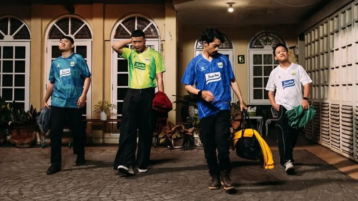 Persib Bandung secara resmi memperkenalkan seragam tempur anyar yang akan dikenakan sepanjang gelaran AFC Champions League (ACL) Two musim 2026/2027. (FOTO : BEKISARMEDIA.ID/ILEAGUE.ID)