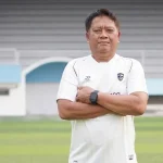 Mundari Karya, Pelatih Kepala Isenmulang Kalteng FC. (BEKISARMEDIA.ID/ILEAGUE.ID)