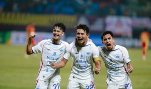 Pemain PSIS Semarang melakukan selebrasi usai menciptakan gol ke gawang Semen Padang FC pada pertandingan ke dua Pegadaian Championship musim 2026/2027 di Stadion Patriot Chandra Bhaga, Bekasi, Minggu, 20 September 2026. (FOTO: BEKISARMEDIA.ID/INSTAGRAM PSIS SEMARANG)
