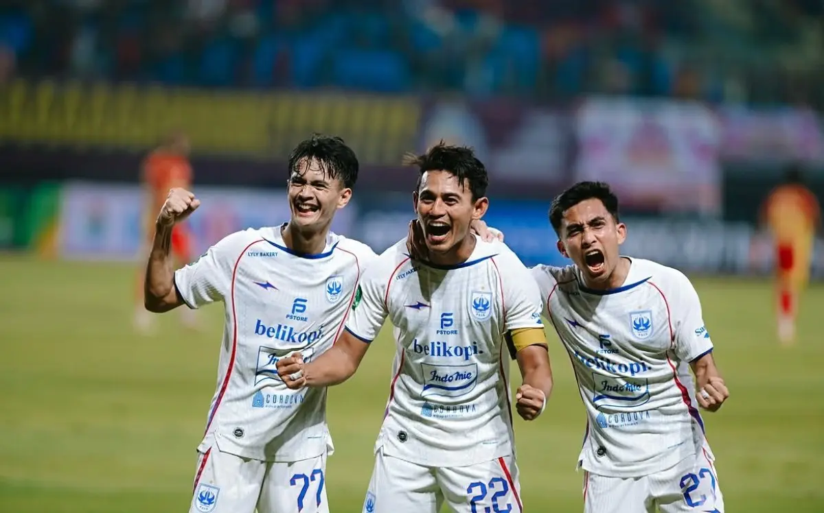 Pemain PSIS Semarang melakukan selebrasi usai menciptakan gol ke gawang Semen Padang FC pada pertandingan ke dua Pegadaian Championship musim 2026/2027 di Stadion Patriot Chandra Bhaga, Bekasi, Minggu, 20 September 2026. (FOTO: BEKISARMEDIA.ID/INSTAGRAM PSIS SEMARANG)