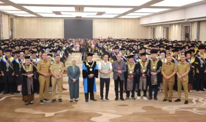 Wali Kota Palembang, Ratu Dewa, menghadiri Sidang Senat Terbuka dalam rangka Wisuda ke-67 di Hotel Wyndham Jakabaring, Selasa, 29 September 2026. (BEKISARMEDIA.ID/ANGGA)