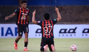 Saat membela Persipura Jayapura menghadapi PSBS Biak dalam lanjutan Pegadaian Championship 2026/2027 di Stadion Sriwedari, Solo, Sabtu, 17 Oktober 2026, Alexsandro dos Santos Ferreira langsung tampil impresif. (FOTO: ILEAGUE.ID)