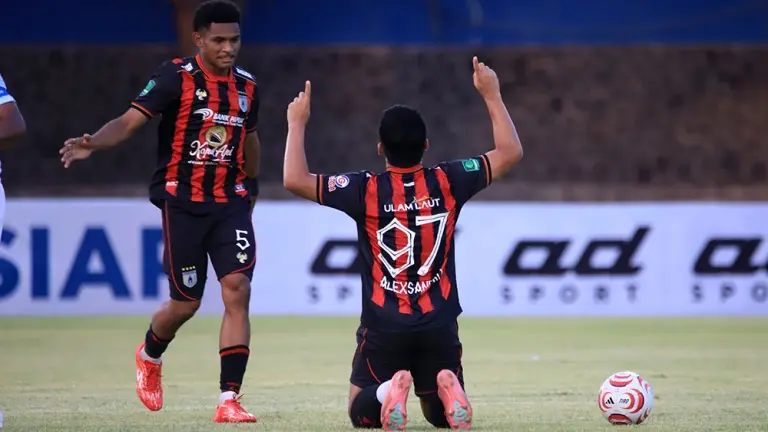 Saat membela Persipura Jayapura menghadapi PSBS Biak dalam lanjutan Pegadaian Championship 2026/2027 di Stadion Sriwedari, Solo, Sabtu, 17 Oktober 2026, Alexsandro dos Santos Ferreira langsung tampil impresif. (FOTO: ILEAGUE.ID)