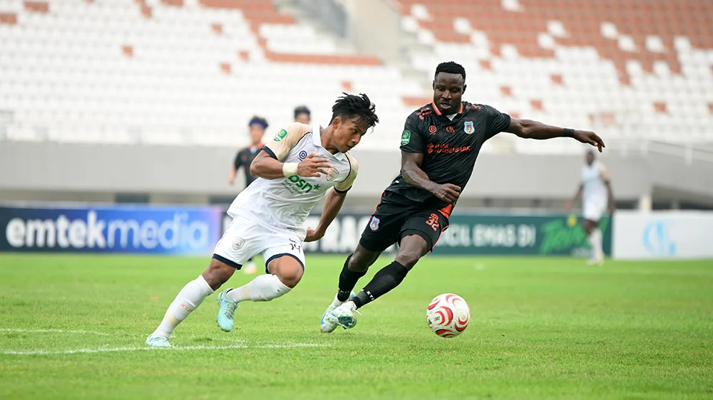 Pemain Sumsel United dan Persikad di Stadion Gelora Sriwijaya Jakabaring, Palembang. (BEKISARMEDIA.ID/TRI RICKI)