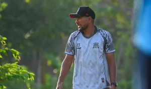 Pelatih kepala Deltras FC, Leonard Tupamahu. (FOTO: ILEAGUE.ID)